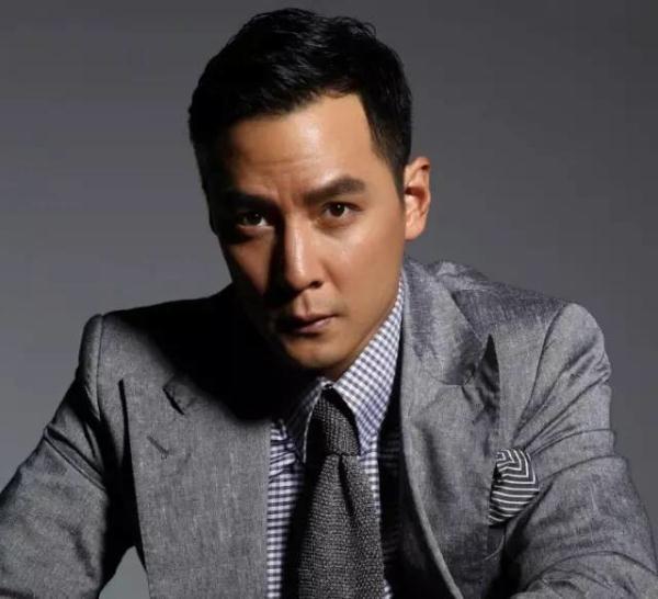 吴彦祖吃瓜路人图片,这瓜太香了！