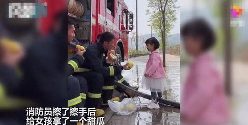 吃瓜女孩纸看戏,吃瓜女孩纸的戏场众生相